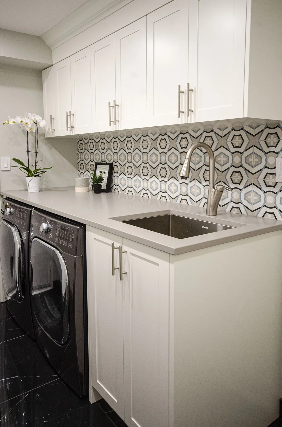 Black & White Laundry Room