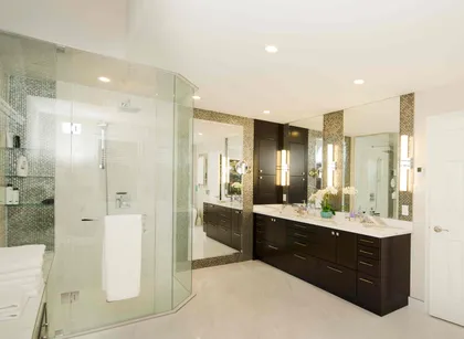 Dramatic Ensuite with Sparkle - Image 8