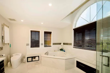 Dramatic Ensuite with Sparkle - Image 7