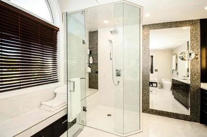 Dramatic Ensuite with Sparkle - Image 6