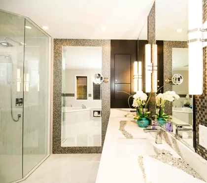 Dramatic Ensuite with Sparkle - Image 5