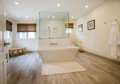 Coastal Cool Ensuite - Image 13