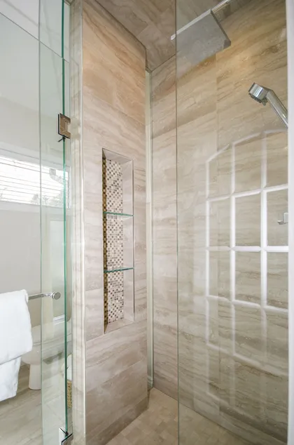 Elegant Two-Room Ensuite - Image 3