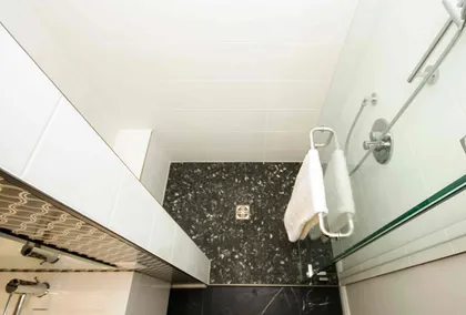 Fashionable in Black and White - Image 4