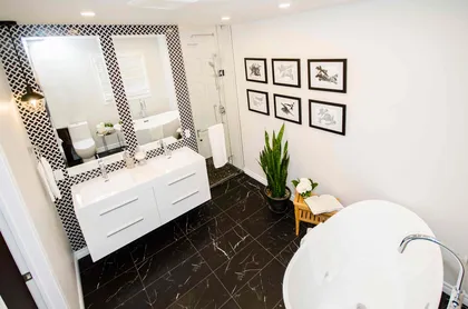 Fashionable in Black and White - Image 6