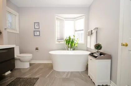 Sunny Grey Ensuite - Image 1