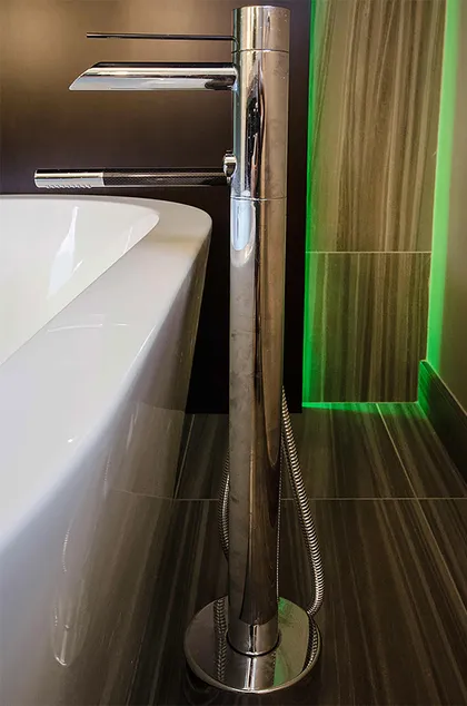 Chromotherapy in Main Bathroom - Image 29