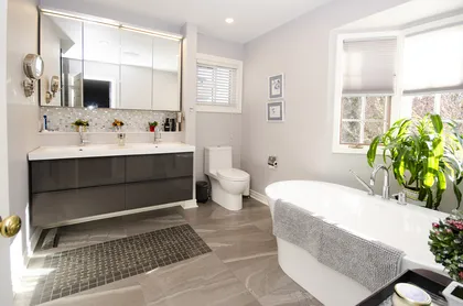 Sunny Grey Ensuite - Image 4