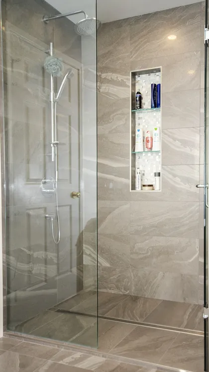 Sunny Grey Ensuite - Image 7