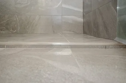 Sunny Grey Ensuite - Image 9