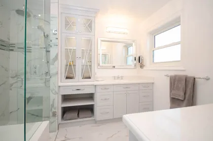 Two Vanity Ensuite - Image 3