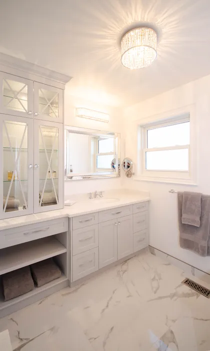 Two Vanity Ensuite - Image 6