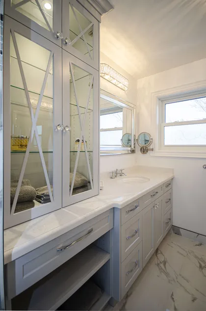 Two Vanity Ensuite - Image 9