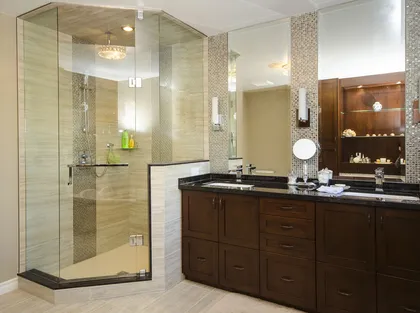 Visually Enlarged Ensuite - Image 1