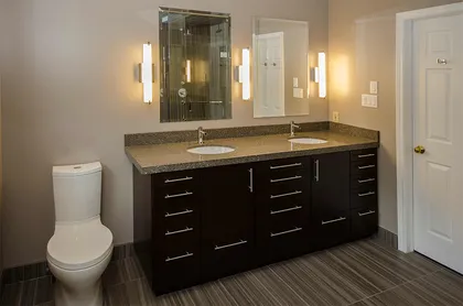 Chromotherapy in Main Bathroom - Image 22