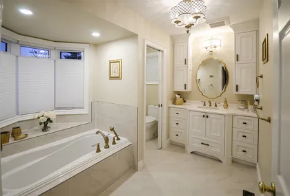 Traditional Ensuite in White and Gold. - Image 1
