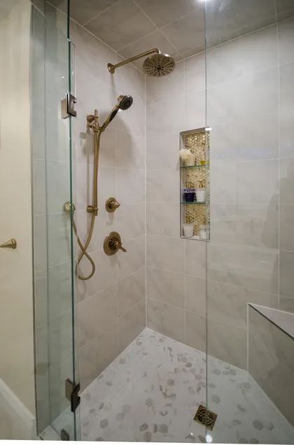Traditional Ensuite in White and Gold. - Image 2