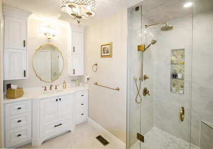 Traditional Ensuite in White and Gold. - Image 3