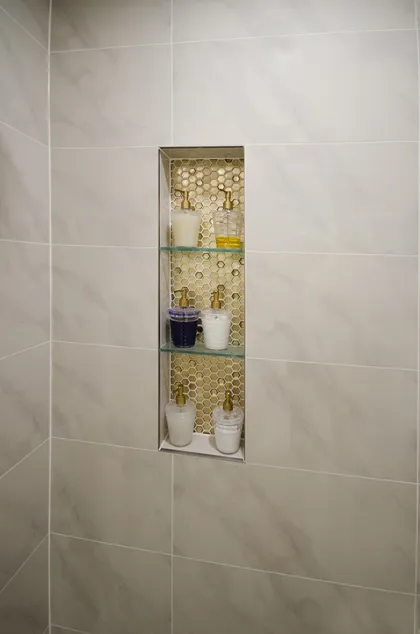 Traditional Ensuite in White and Gold. - Image 4