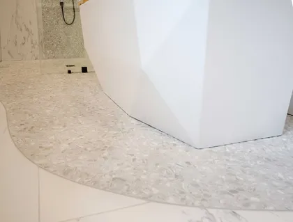 Modern Pickering Ensuite With Laminar Flow Bathtub Filler - Image 5