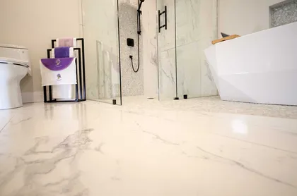 Modern Pickering Ensuite With Laminar Flow Bathtub Filler - Image 9