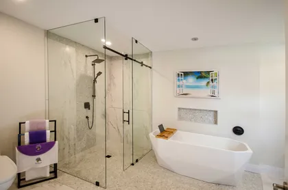 Modern Pickering Ensuite With Laminar Flow Bathtub Filler - Image 14