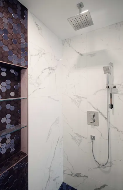 Ensuite with A Hexagonal Navy Blue Mosaic - Image 2