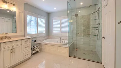 Elegant Pickering Ensuite With Custom Vanity Design - Image 4