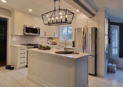 Compact Kitchen with Textured Backsplash - Image 1