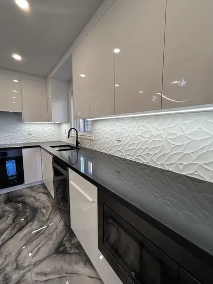 Modern High Gloss Kitchen Renovation in Ajax - Image 3